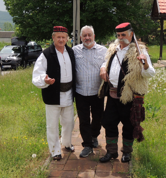Civil Branimir u društvu Štefa i Tule/Foto arhiva Ličke novine                                                                                                                                                                                            